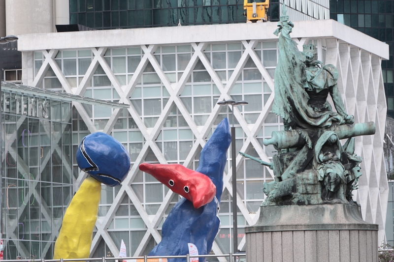 Zwei Statuen